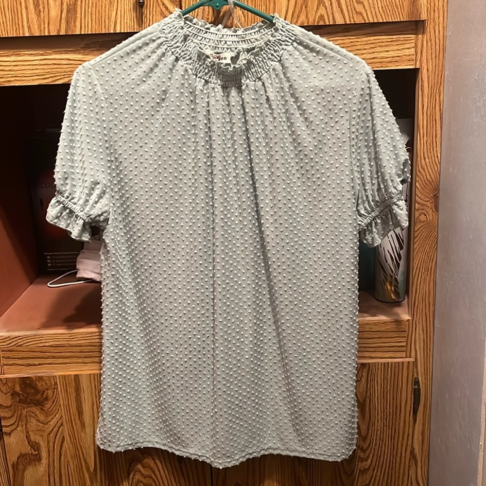 Women’s size medium summer blouse